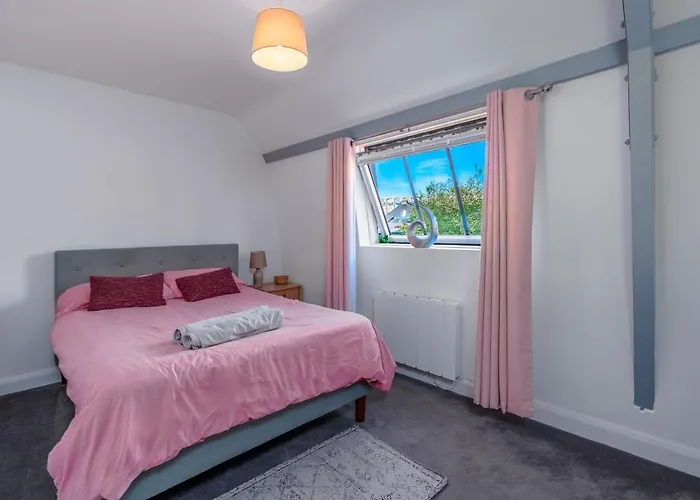 Modern Serviced Appartment: Short Walk To Centre