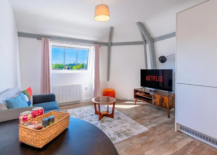 Modern Serviced Appartment: Short Walk To Centre